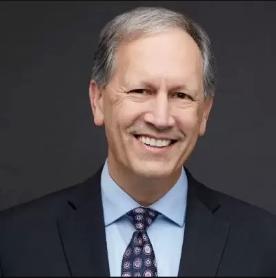 Portrait of Scott Warner.