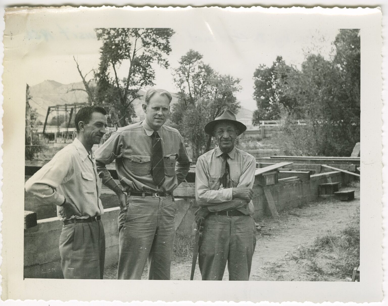 Black and white photo of men in discussion.