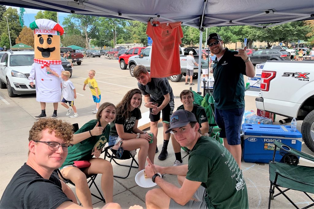 Students tailgating and eating food